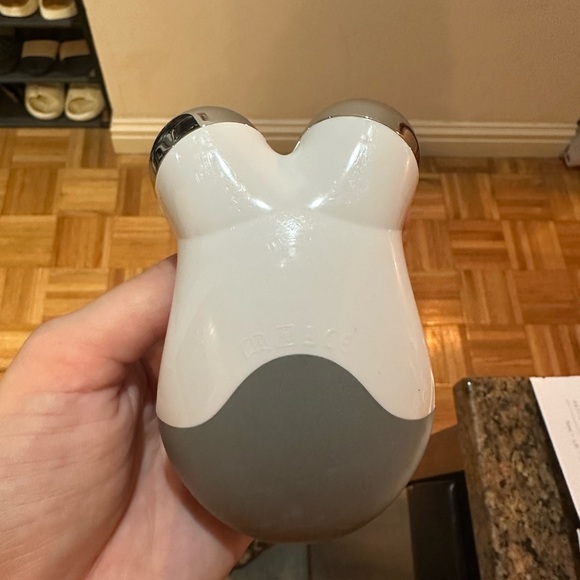 Mini Facial Toning Device - Picture 2 of 6